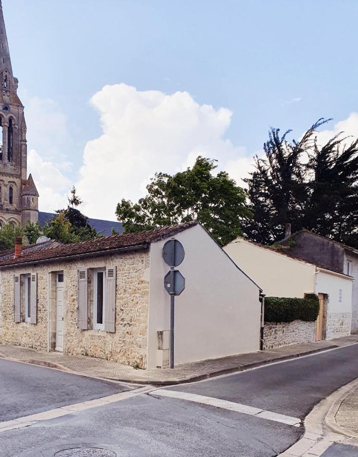 La Maison De Jeanne Lesparre-Médoc Exterior photo