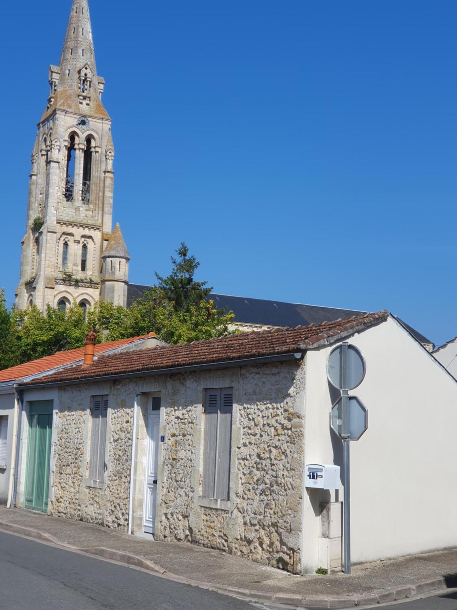 La Maison De Jeanne Lesparre-Médoc Exterior photo